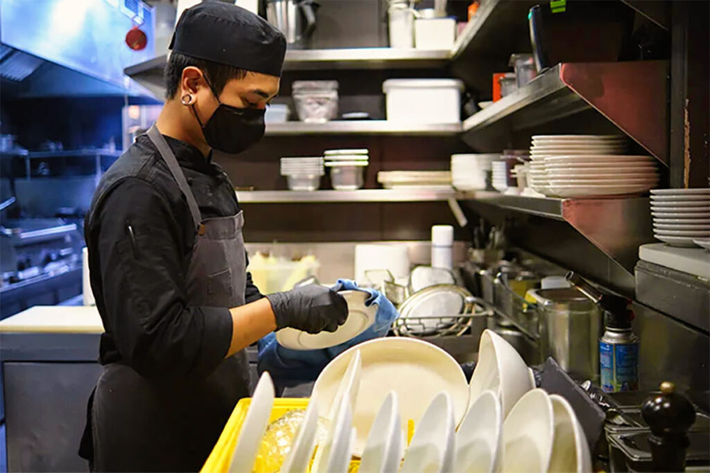 Restaurante necesita lavaplatos urgente