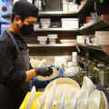Restaurante necesita lavaplatos urgente